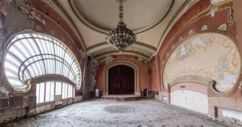 Casino Zaragoza Abandonado