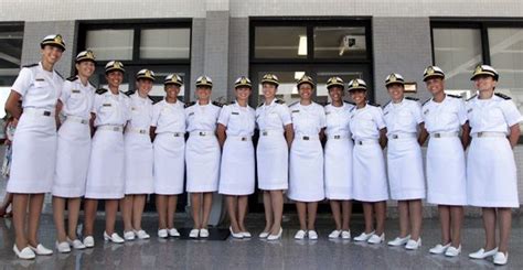 Marinha Do Cassino Vestido De Revisao