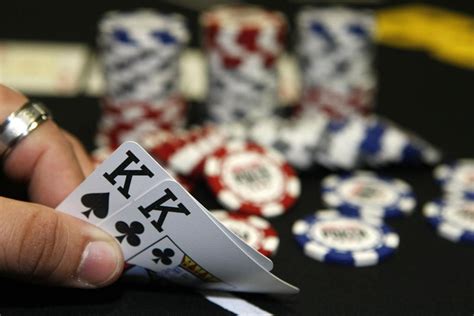 Poker Apostando Dinheiro Vivo