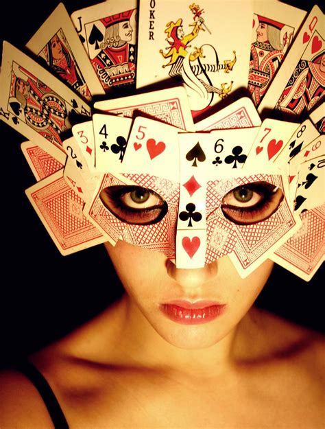 Poker Face Casa De Halloween